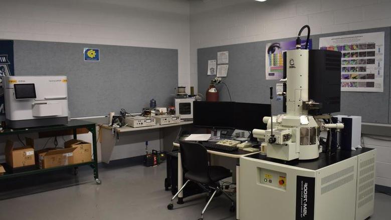 Some of the equipment available for students to use in one of the engineering lab rooms on campus at 365英国上市杜波依斯分校
